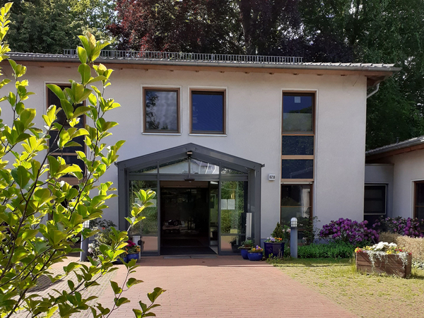 Außenaufnahme Diakonie Hospiz Wannsee - Versorgung Schwerkranke und Sterbende Außenaufnahme Diakonie Hospiz Wannsee - Versorgung Schwerkranke und Sterbende